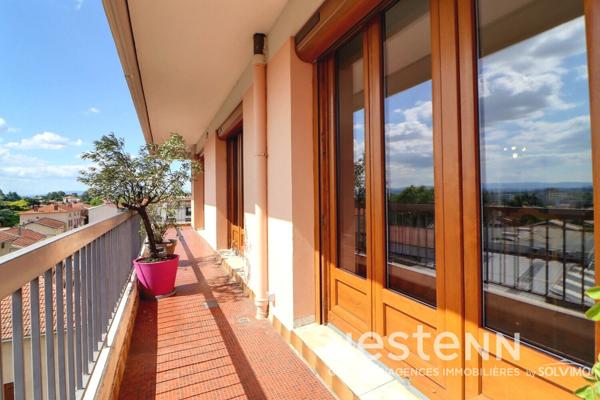 Saint-Priest Village, Appartement 5 Pièces, 124m2, dernier étage, double balcon, stationnement, cave.