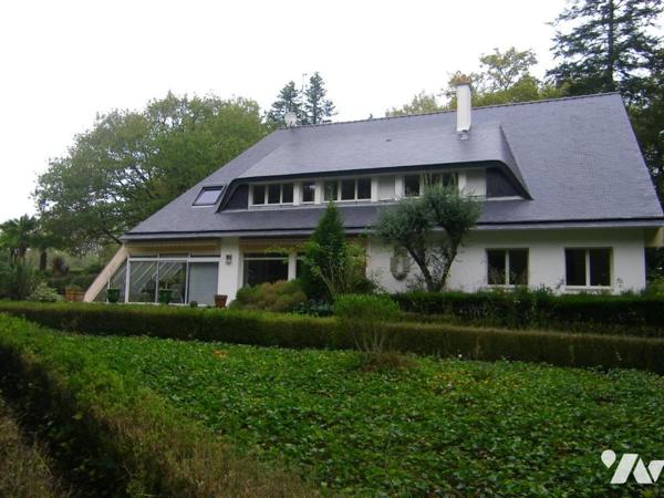 Vaste maison sur plus de 2 hectares