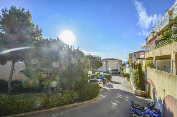 Nice (06000) BAIL MEUBLÉ / T2 d'environ 50m² + jardin + garage