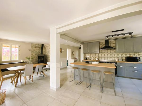 Centre-village - villa T 5 - 146 m2- terrain arboré 450m2 -