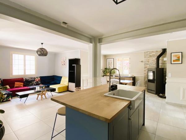 Centre-village - villa T 5 - 146 m2- terrain arboré 450m2 -