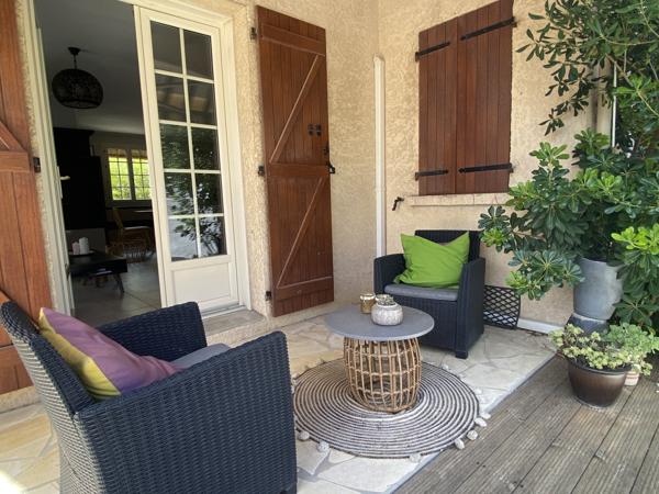 Centre-village - villa T 5 - 146 m2- terrain arboré 450m2 -