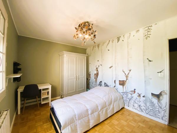 Centre-village - villa T 5 - 146 m2- terrain arboré 450m2 -