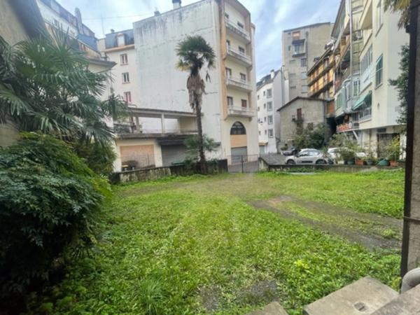 Dpt Hautes Pyrénées (65), à vendre LOURDES Local commercial