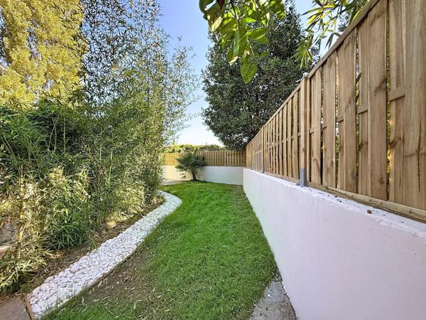 Appartement contemporain avec jardin - Côte Pavée