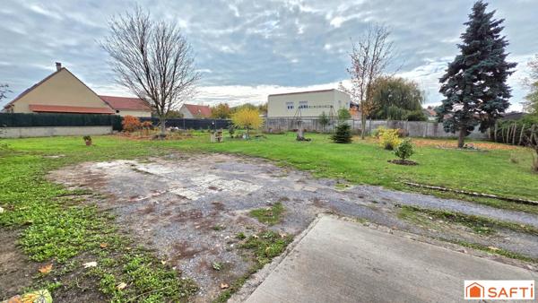 Longère individuelle T4 de PLAIN PIED avec combles aménageables, jardin et garage.