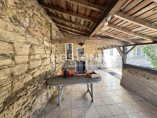 A vendre - Maison de caractère possibilité 3 chambres avec jardin et dépendances - 15 min Doué-en-Anjou - D6124