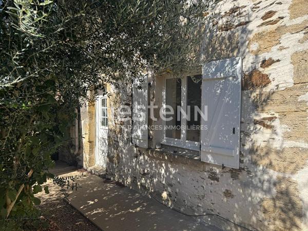 A vendre - Maison de caractère possibilité 3 chambres avec jardin et dépendances - 15 min Doué-en-Anjou - D6124