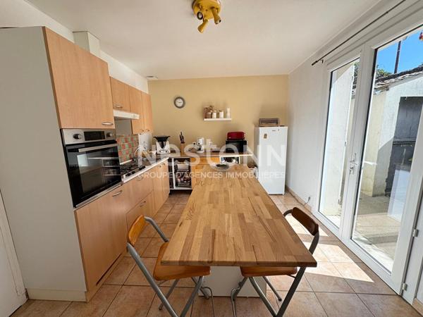 A vendre - Maison de caractère possibilité 3 chambres avec jardin et dépendances - 15 min Doué-en-Anjou - D6124