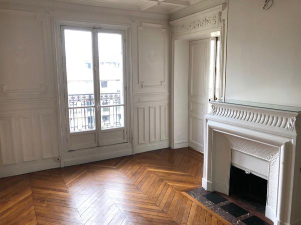 Bel appartement Haussmannien vue Tour Eiffel