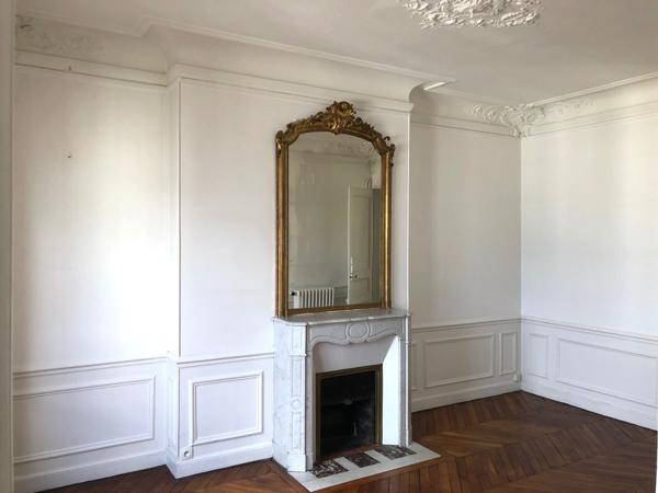 Bel appartement Haussmannien vue Tour Eiffel