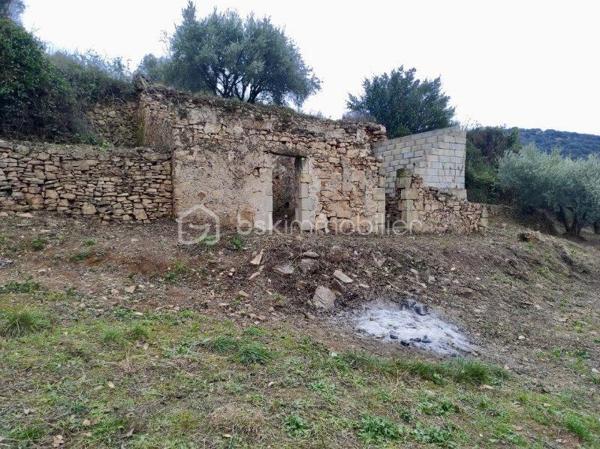 Terrain de 8 300 m²