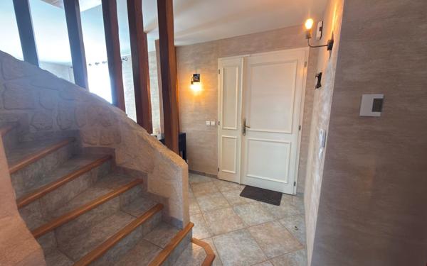 Maison à vendre    2 pièces • 196,87 m2 Marines