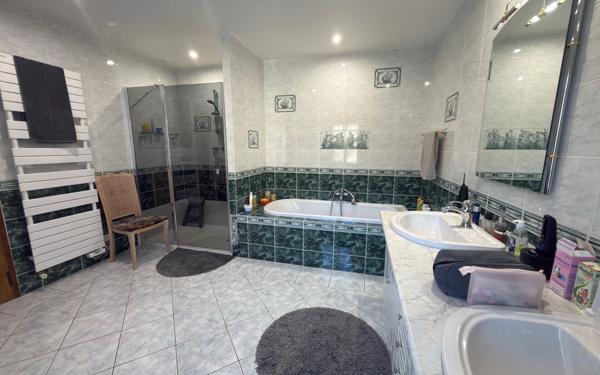 Maison à vendre    2 pièces • 196,87 m2 Marines