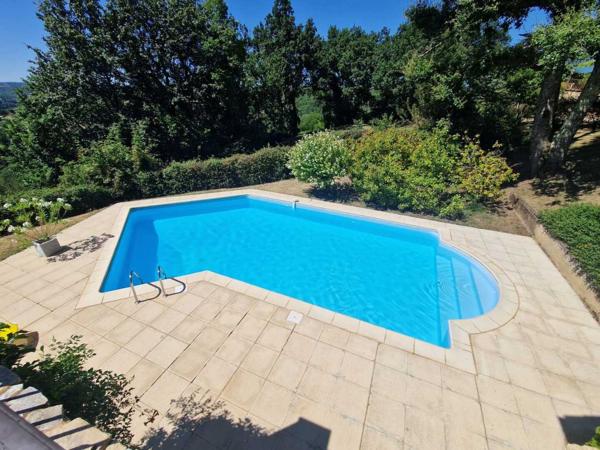 Maison contemporaine - Saint-cyprien Perigordine avec piscine et magnifique vue sur la Vallée.