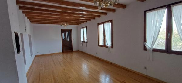 LE VAL D'HAZEY (27) – AUBEVOYE - IMMEUBLE DE RAPPORT – 5 LOGEMENTS, 4 GARAGES – FORT POTENTIEL