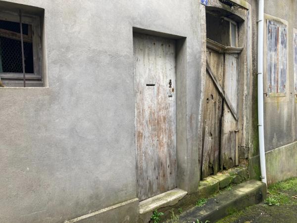 Maisons mitoyennes à rénover à Vic Fezensac : 140m², Garage de 90m² - Opportunité d'Investissement !