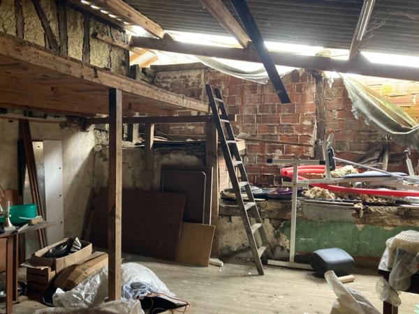 Maisons mitoyennes à rénover à Vic Fezensac : 140m², Garage de 90m² - Opportunité d'Investissement !