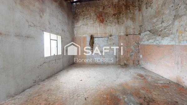 Atelier à rénover entièrement – 120 m² – Fort potentiel stockage / artisan – Six-Fours-les-Plages