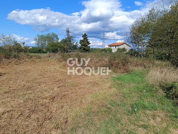 Terrain constructible d'une superficie de 1324 m² à FEURS
