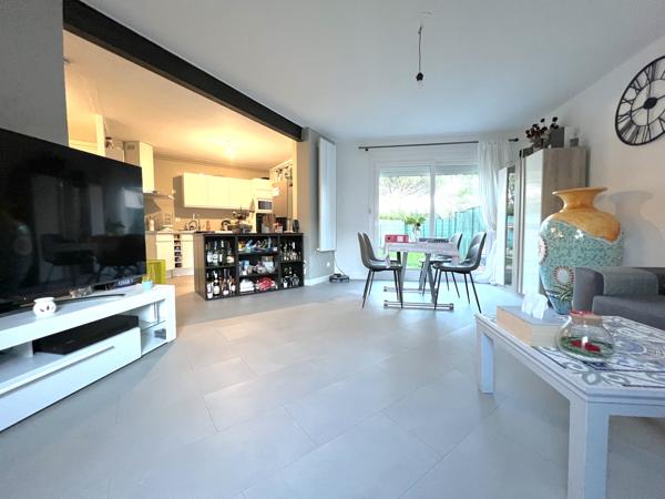 Maison T5 de 100m² avec  terrasse et garage sur un terrain de 100m²