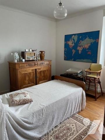 Centre, cinq chambres, proches tous services.