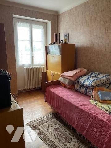 Centre, cinq chambres, proches tous services.