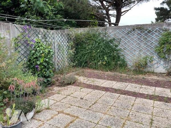 Centre, cinq chambres, proches tous services.