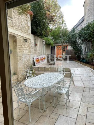 En exclusivité quartier avenue de la rochelle, maison de ville de 190 m² avec terrasse.