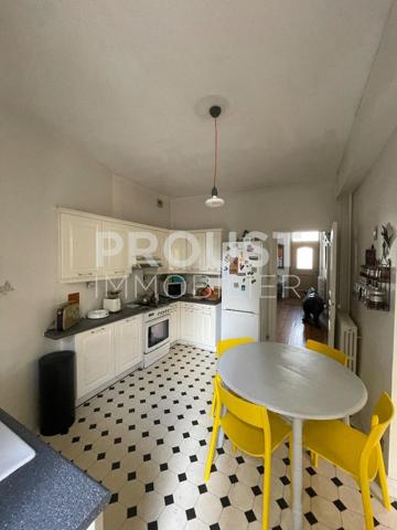 En exclusivité quartier avenue de la rochelle, maison de ville de 190 m² avec terrasse.
