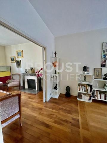 En exclusivité quartier avenue de la rochelle, maison de ville de 190 m² avec terrasse.
