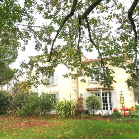 Maison de caractère et familiale en coeur de bourg