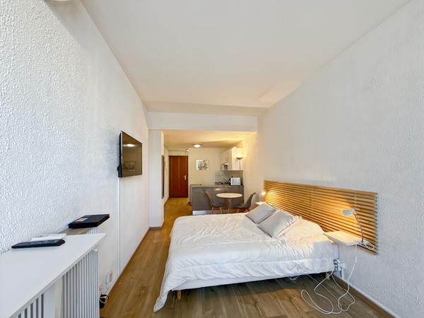 CANNES, banane, studio meublé 27 m² + loggia 4 m² climatisé