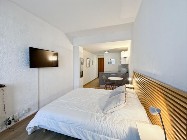 CANNES, banane, studio meublé 27 m² + loggia 4 m² climatisé