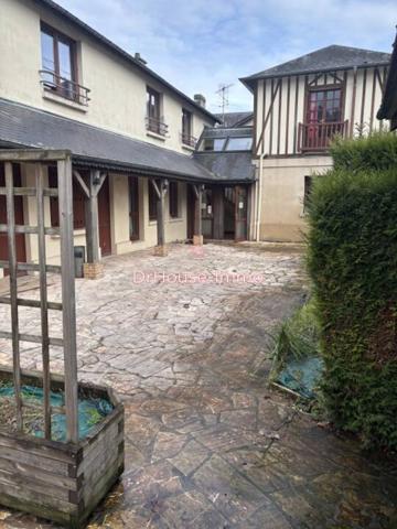 Commerce à vendre 25 pièces de 1 000 m²