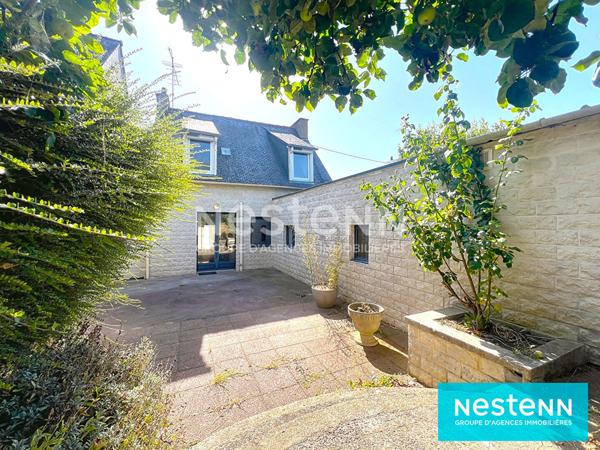 MAISON DE VILLE 2 CHAMBRES PROCHE GARE SNCF ET COMMERCE AVEC JARDIN CLOS