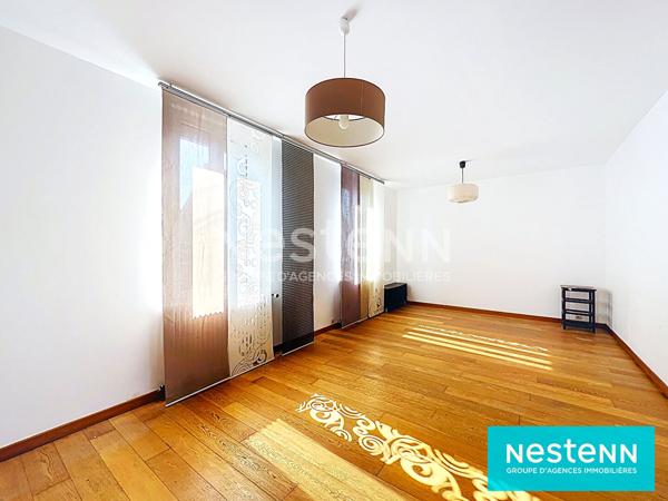 MAISON DE VILLE 2 CHAMBRES PROCHE GARE SNCF ET COMMERCE AVEC JARDIN CLOS