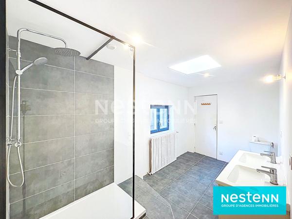 MAISON DE VILLE 2 CHAMBRES PROCHE GARE SNCF ET COMMERCE AVEC JARDIN CLOS