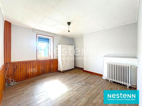 MAISON DE VILLE 2 CHAMBRES PROCHE GARE SNCF ET COMMERCE AVEC JARDIN CLOS