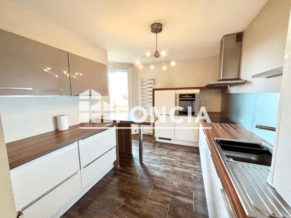 Location Appartement 4 pièces 93.68 m² - Guilherand-granges 07500
