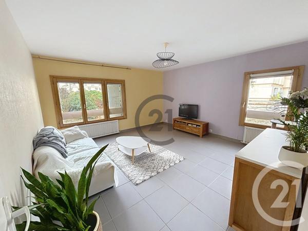 Appartement F3 à vendre  3 pièces - 69 m 2   AUXERRE  - 89