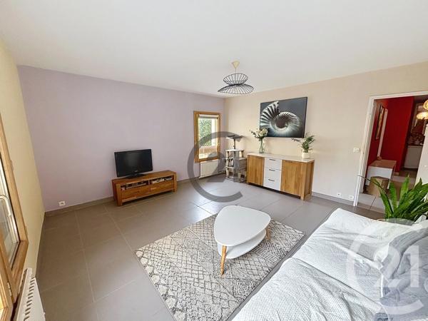 Appartement F3 à vendre  3 pièces - 69 m 2   AUXERRE  - 89
