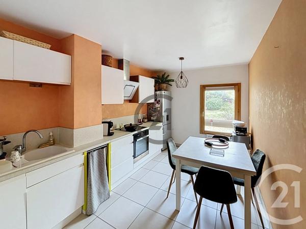 Appartement F3 à vendre  3 pièces - 69 m 2   AUXERRE  - 89