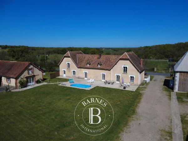 Montmorillon, Ferme 5 Chambres -  308 m² à vendre