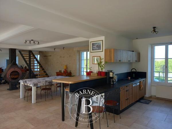 Montmorillon, Ferme 5 Chambres -  308 m² à vendre