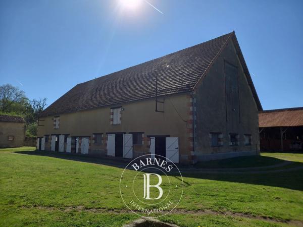 Montmorillon, Ferme 5 Chambres -  308 m² à vendre
