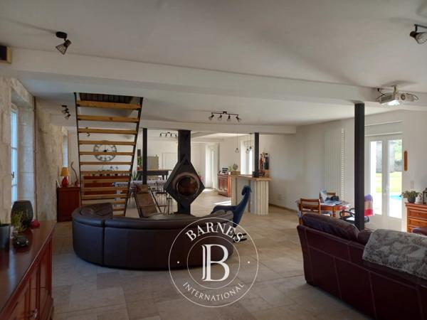 Montmorillon, Ferme 5 Chambres -  308 m² à vendre