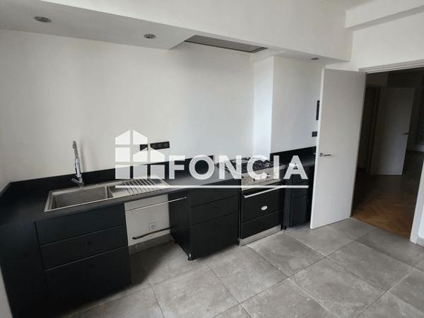 Location Appartement 5 pièces 107.2 m² - 1 BOULEVARD DE PRAGUE Nimes 30000