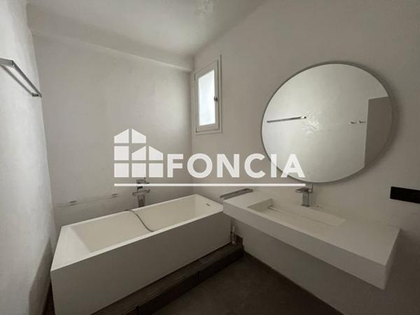 Location Appartement 5 pièces 107.2 m² - 1 BOULEVARD DE PRAGUE Nimes 30000