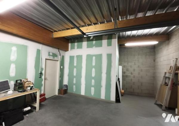 INVESTISSEMENT LOCATIF – ENSEMBLE IMMOBILIER PROFESSIONNEL DE 653 m² – ENTIÈREMENT LOUÉ.